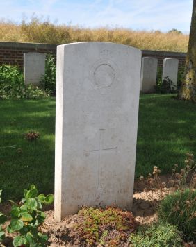 Albert Rickards grave at Englebelmer