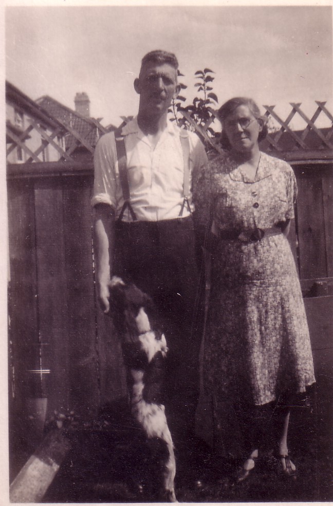 Charles Gladys Simmons c1945